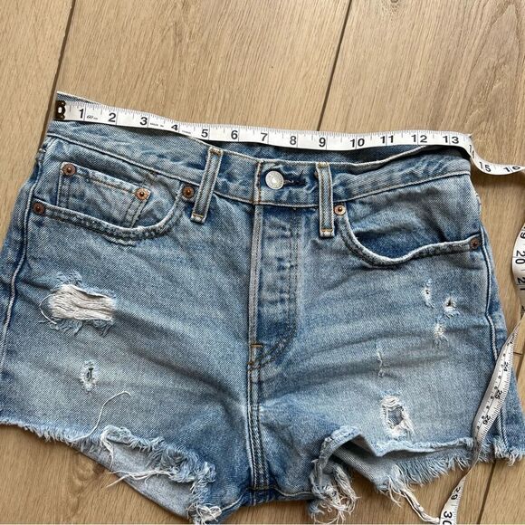 Levi’s Cut Off Jean Shorts Distressed Denim Daisy Dukes Size 27 - Picture 3 of 10
